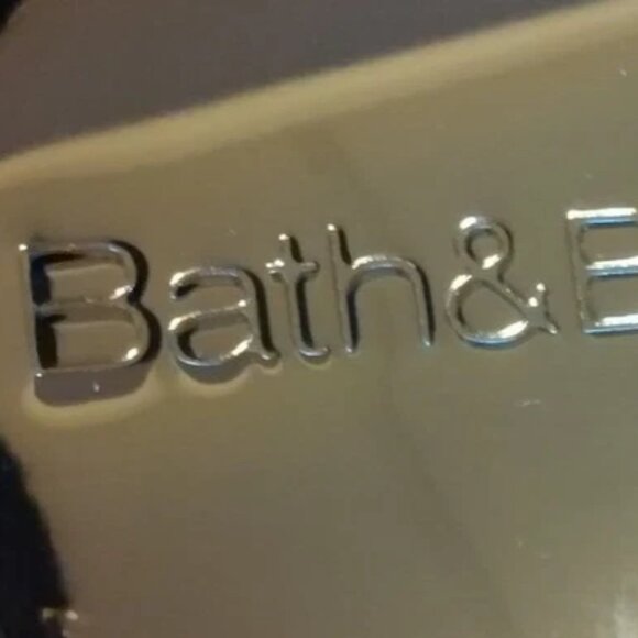 Bath & Body Works Scented Candle 3 Wicks Red New Unused Retail Price $25.50 - Picture 4 of 5